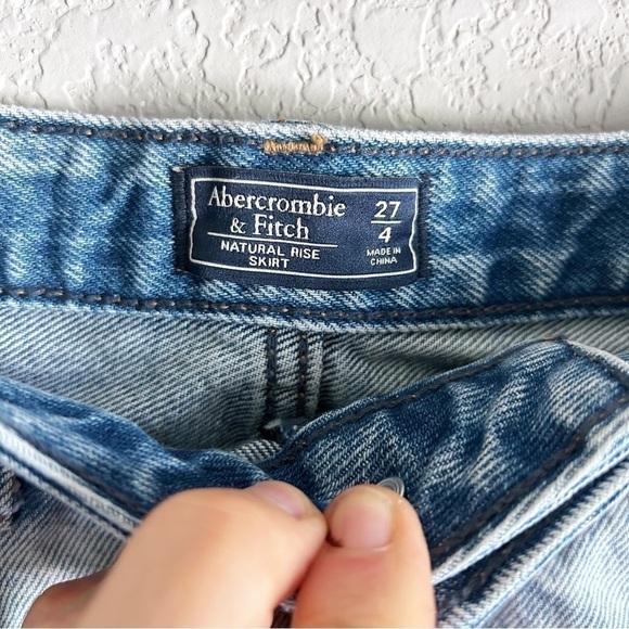 Abercrombie & Fitch Natural Rise Paneled Two Tone Raw Hem Denim Mini Skirt - Picture 4 of 10